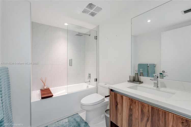 Alana #601 image #37