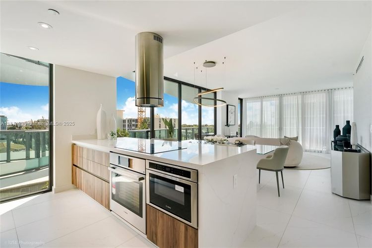 Alana #601 image #38