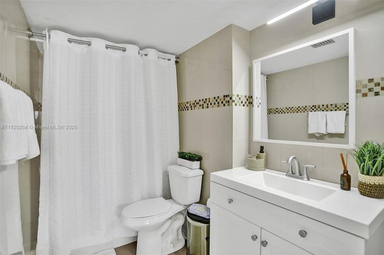 Fountain Towers #405 image #18