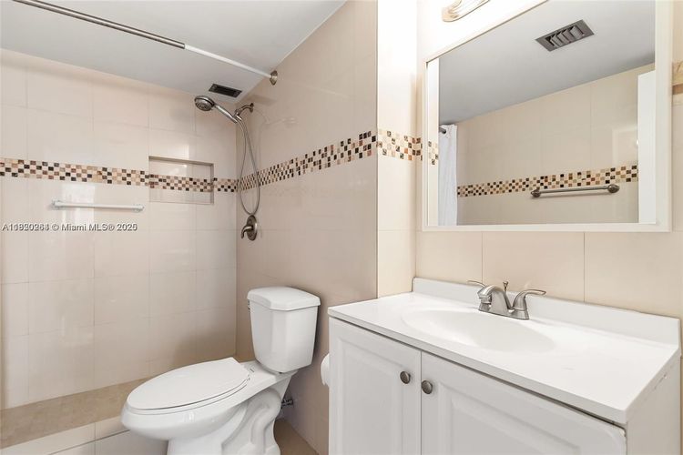 Fountain Towers #405 image #19