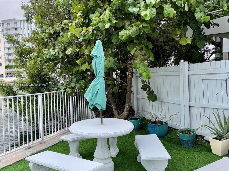 Fountain Towers #405 image #25