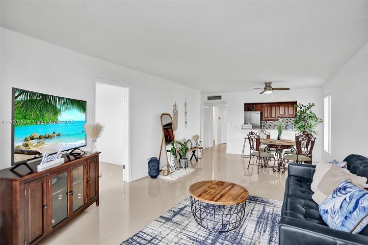 Fountain Towers #405 image #6