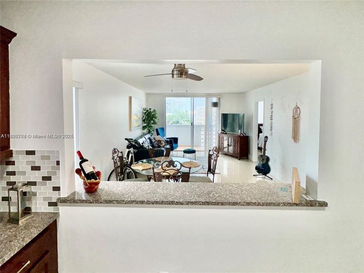 Fountain Towers #405 image #9