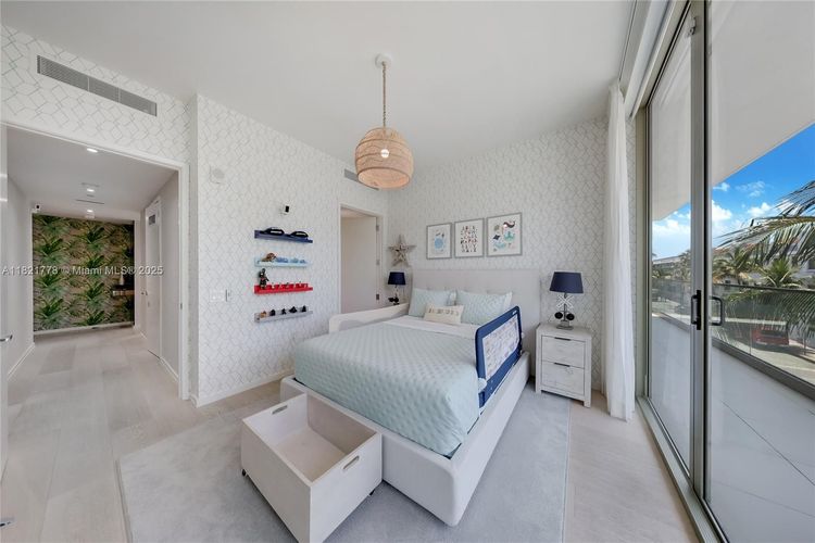 Three Hundred Collins #3D image #10