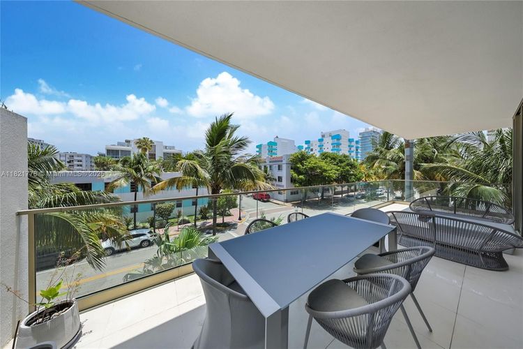 Three Hundred Collins #3D image #13