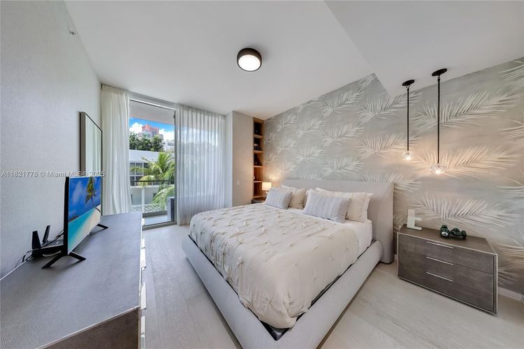 Three Hundred Collins #3D image #6