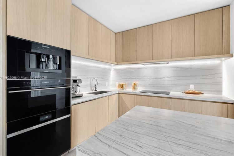 Eighty Seven Park #805 image #10