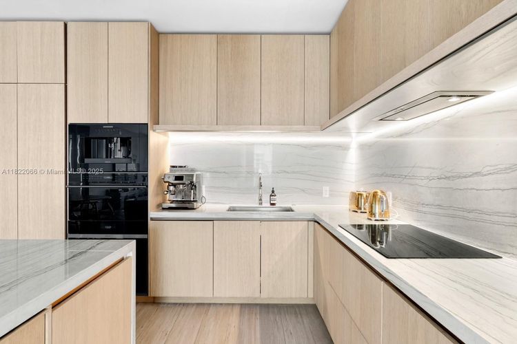 Eighty Seven Park #805 image #8