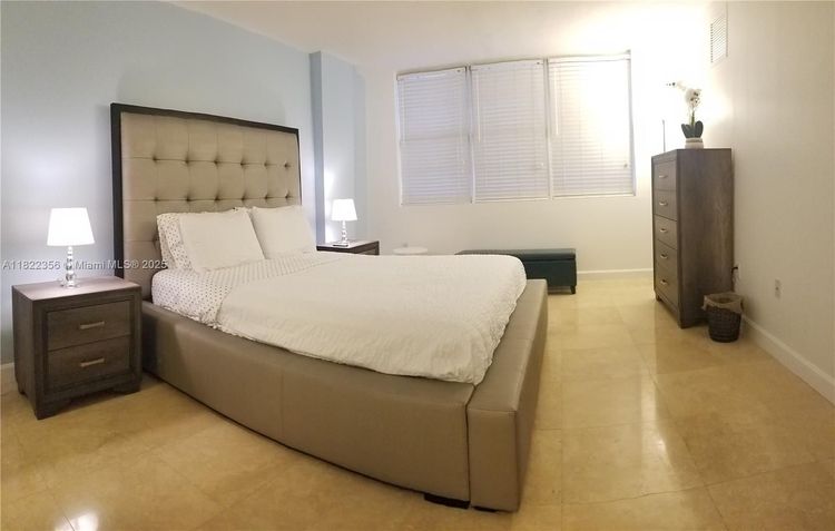 The Collins #408 image #9