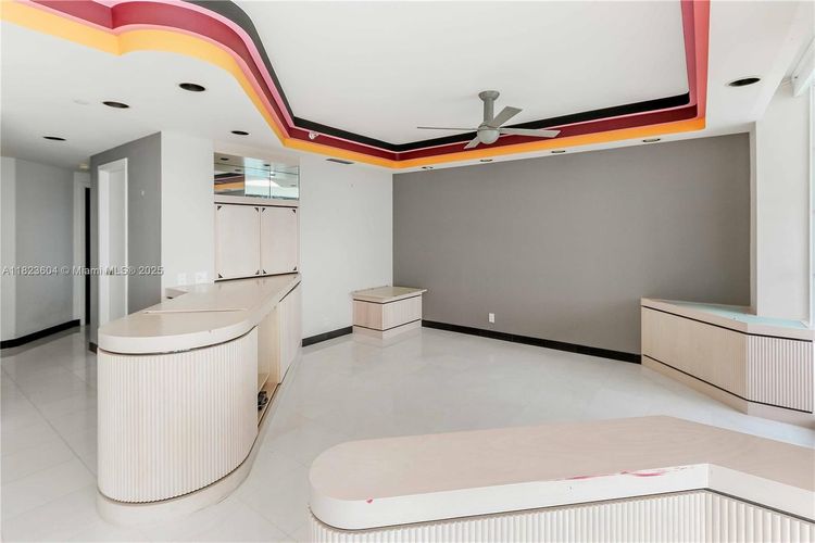 One Island Place #601 image #12