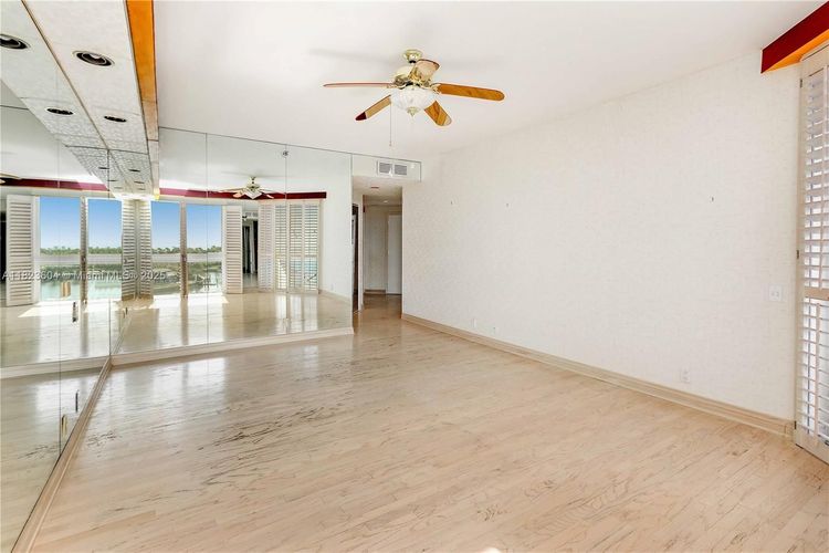 One Island Place #601 image #16