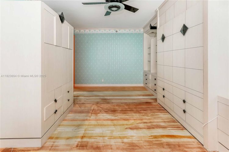 One Island Place #601 image #19