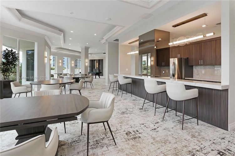 One Island Place #601 image #26