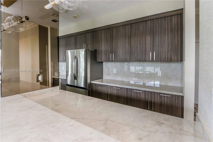 One Island Place #601 image #28