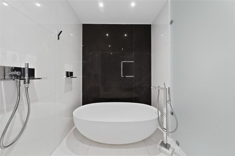 Aston Martin Residences #5009W image #16