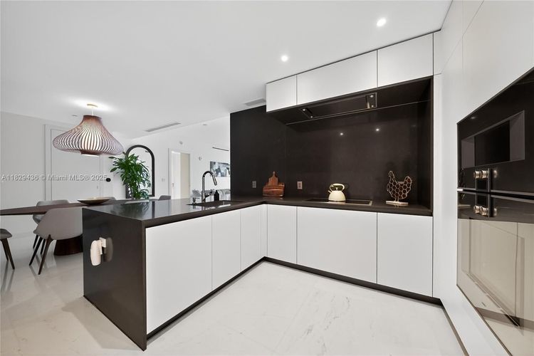 Aston Martin Residences #5009W image #7