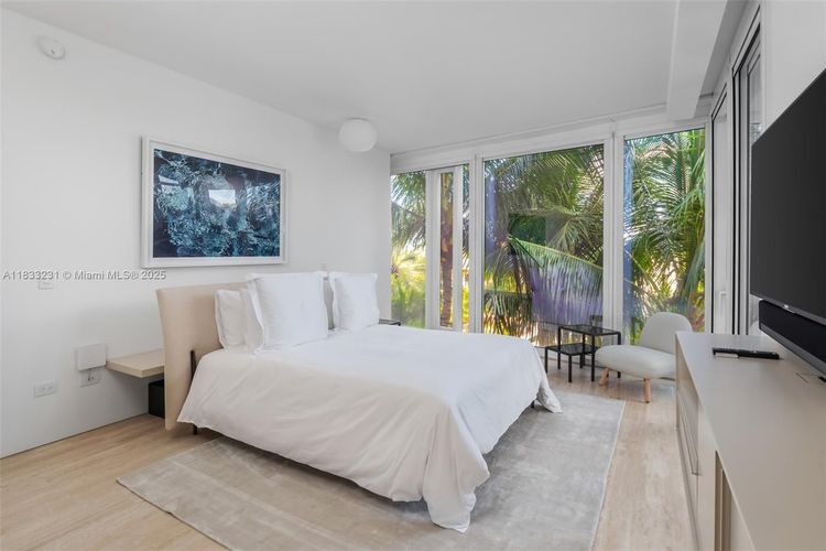 The Surf Club Four Seasons Hotel And Residences #S-305 image #17