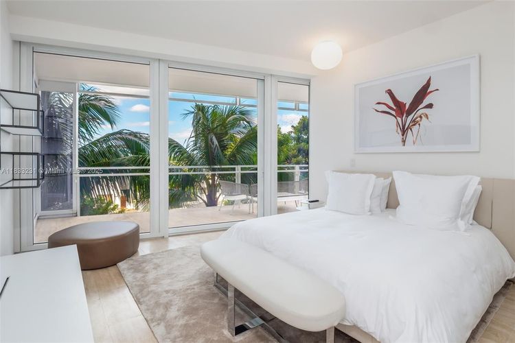 The Surf Club Four Seasons Hotel And Residences #S-305 image #21