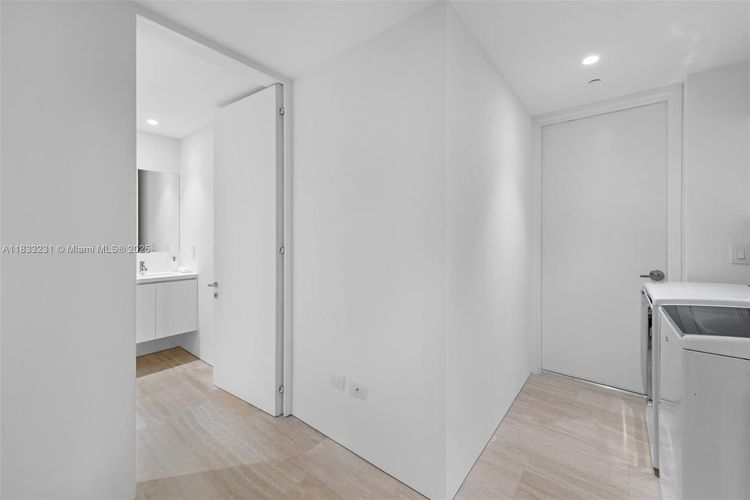 The Surf Club Four Seasons Hotel And Residences #S-305 image #23