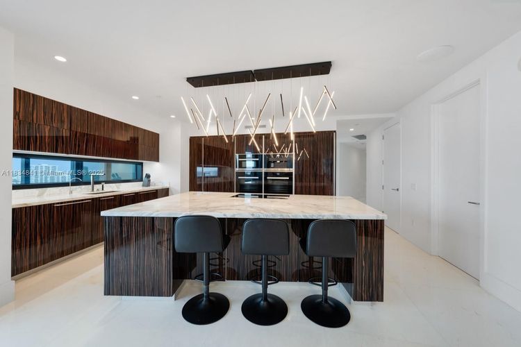 Porsche Design Tower #2003 image #10