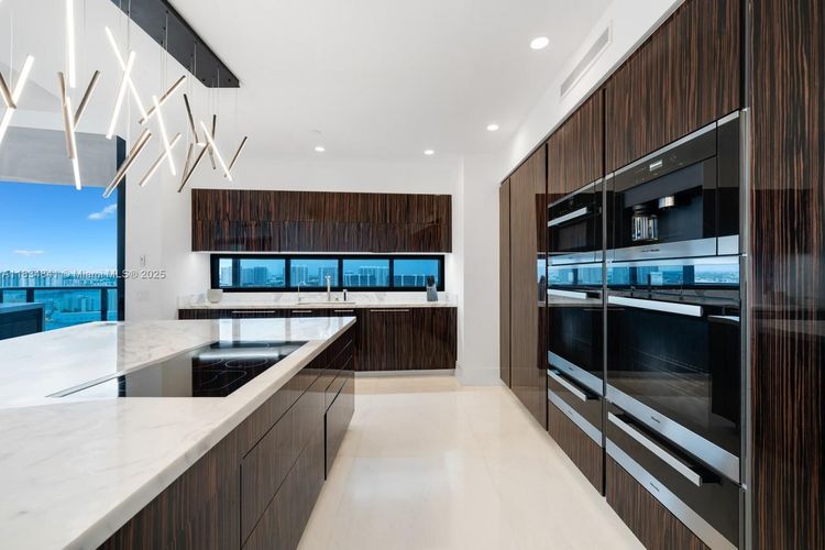 Porsche Design Tower #2003 image #11