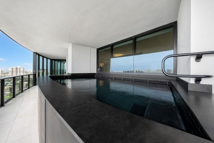 Porsche Design Tower #2003 image #14