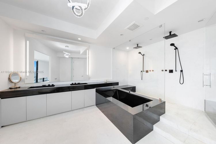 Porsche Design Tower #2003 image #25