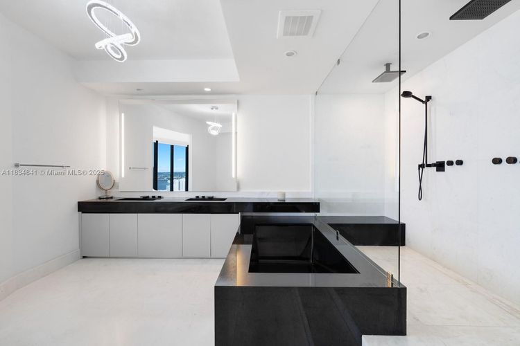 Porsche Design Tower #2003 image #26