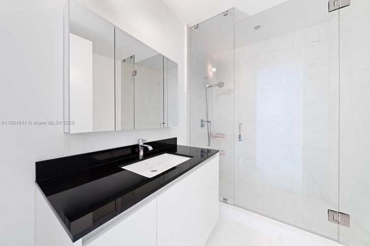 Porsche Design Tower #2003 image #29