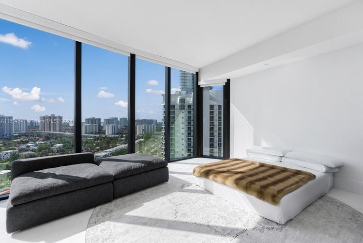 Porsche Design Tower #2003 image #31