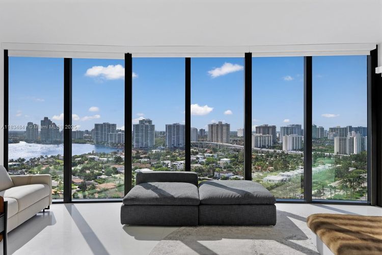 Porsche Design Tower #2003 image #32