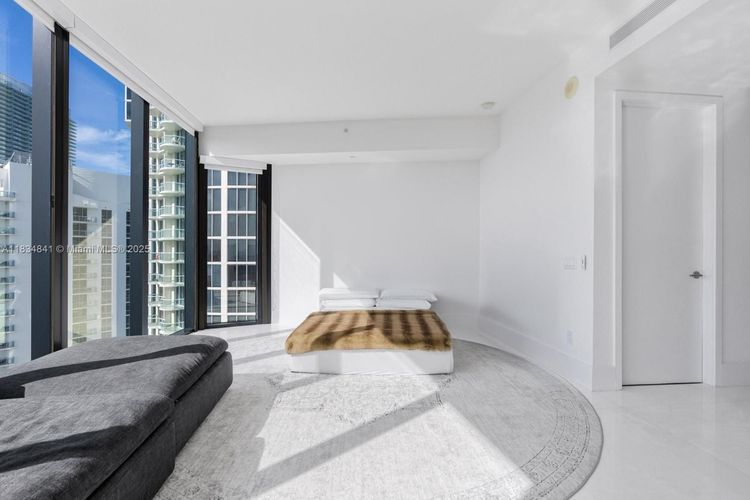 Porsche Design Tower #2003 image #33