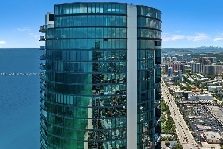 Porsche Design Tower #2003 image #39