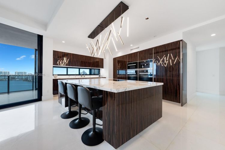 Porsche Design Tower #2003 image #8