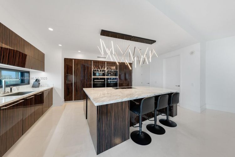 Porsche Design Tower #2003 image #9