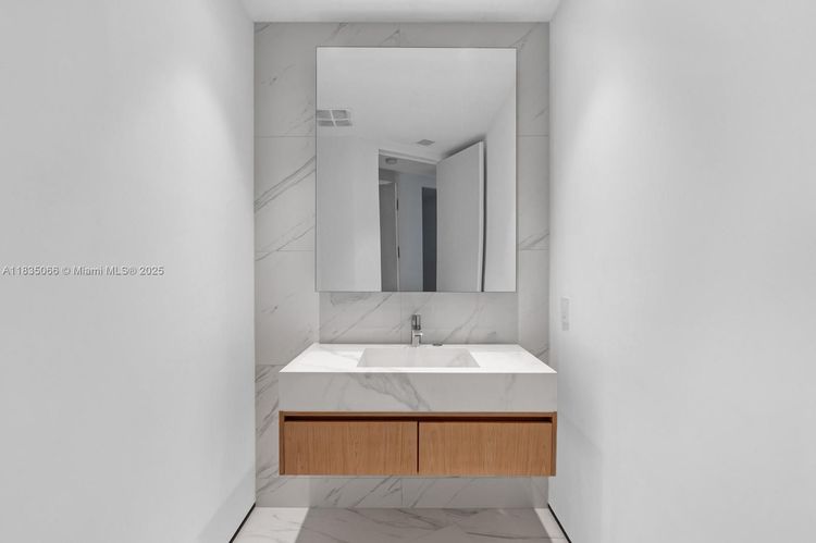 Porsche Design Tower #2701 image #21