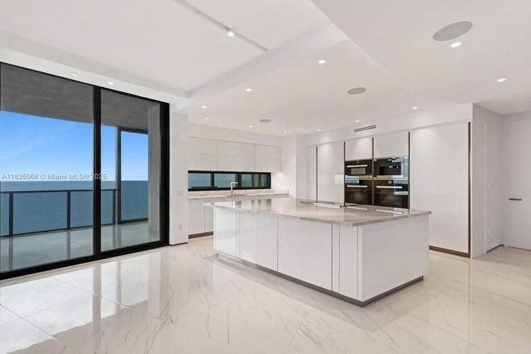 Porsche Design Tower #2701 image #7