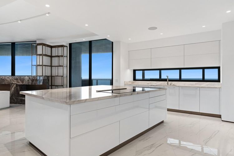 Porsche Design Tower #2701 image #8