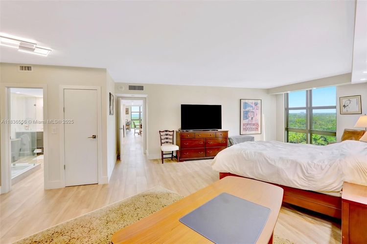 Towers of Key Biscayne #E708 image #11