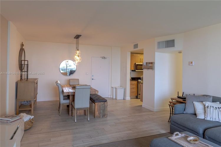 Harbour House #634 image #12