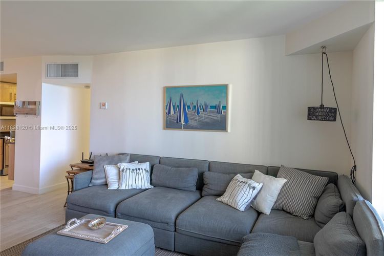 Harbour House #634 image #13