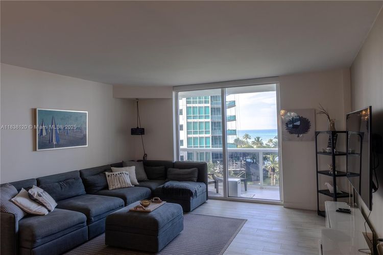 Harbour House #634 image #15