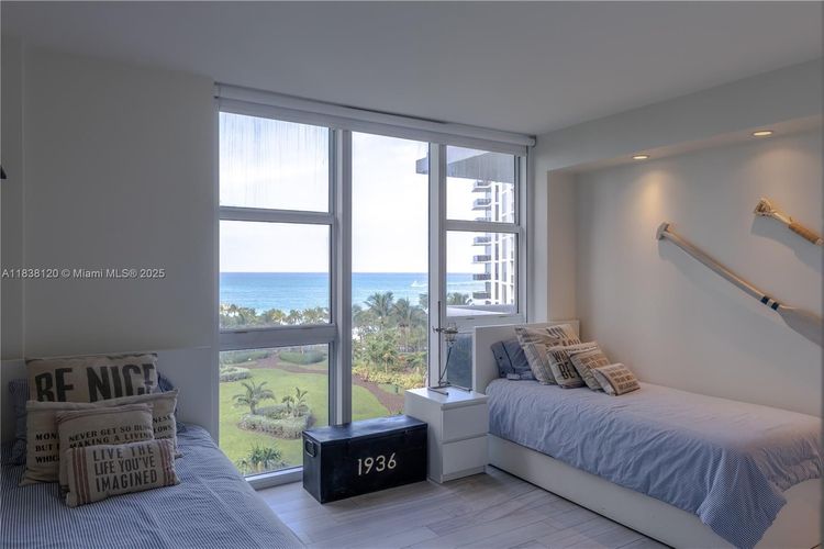 Harbour House #634 image #17