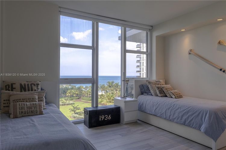 Harbour House #634 image #21
