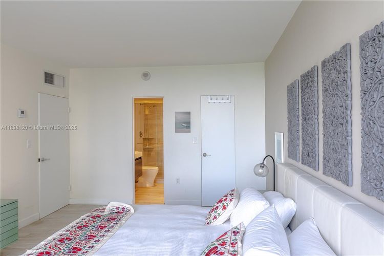Harbour House #634 image #25