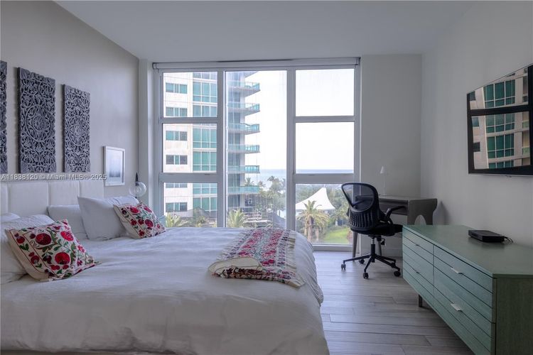 Harbour House #634 image #29