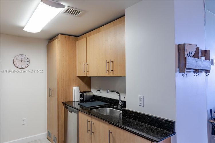 Harbour House #634 image #8