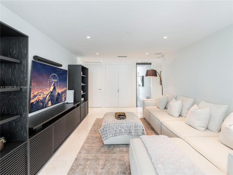 Chateau Beach Residences #1001 image #18