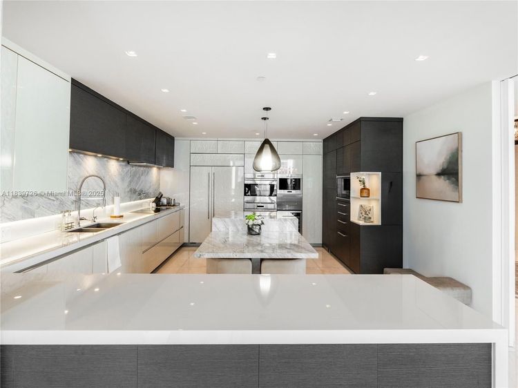 Chateau Beach Residences #1001 image #29