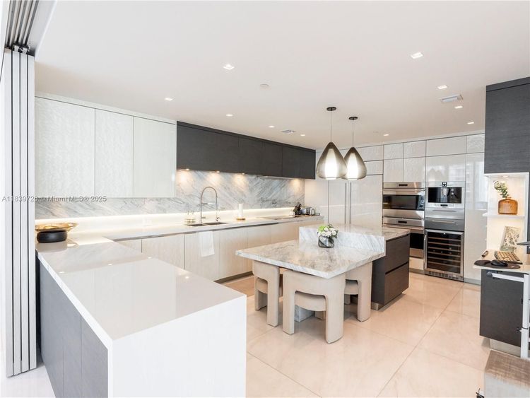 Chateau Beach Residences #1001 image #6